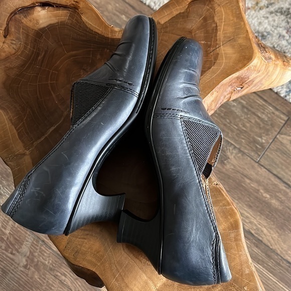 Earth Daytripper Ankle Bootie 8 - Picture 5 of 12